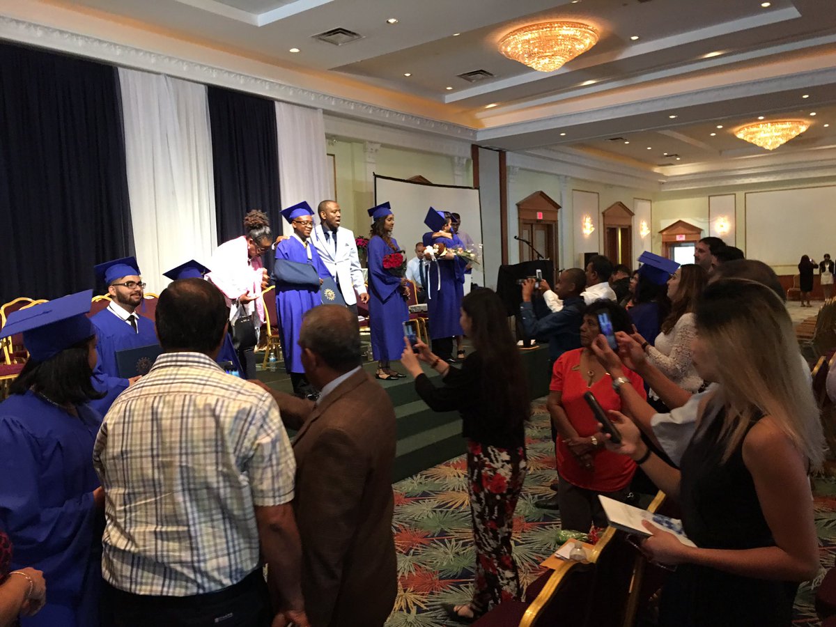 EducatorHoss's tweet photo. Some more pics from #FMMGrad2016 https://t.co/uJfvnD2Jpl