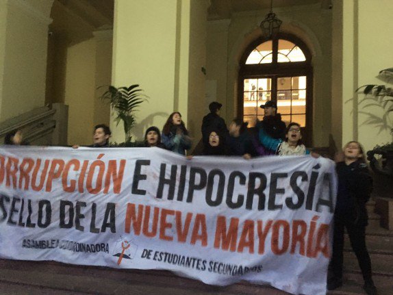 fkastro's tweet photo. "Corrupción e hipocresía el sello de la Nueva Mayoría". @Difusion_ACES https://t.co/NJdgalqEpl