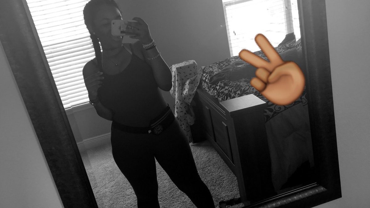 _keystothelexx's tweet photo. Am I too late? lol #LSUgirlsbreaktheinternet https://t.co/AahFoS6EQJ