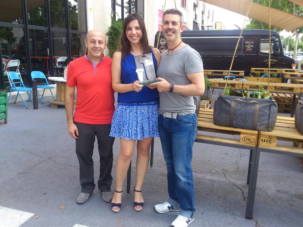 ecosemesmadrid's tweet photo. Los subcampeones del Torneo de Ecografía #SEMES2016, hosp El Escorial con el coordinador@ecosemesmadrid. Enhorabuena https://t.co/rA1i3KN2uu