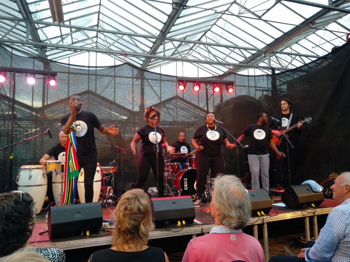 mennovdwerff's tweet photo. Voor @wame_nl naar concert van Soweto Soul. Leuke bonus van 't sponsoren. Great concert! Thanks @IamZuluboy https://t.co/Cv5uUMto6k