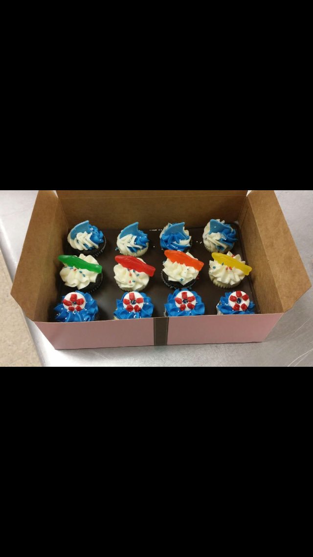 TtownCupcakes's tweet photo. Come celebrate #SharkWeek with some of our signature shark week minis! https://t.co/jmXt9mlFIR