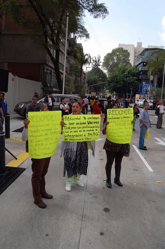 entornometrop's tweet photo. Los vecinos Parque Niza- Chapultepec solicitan ser incluidos en la integración del espacio público https://t.co/c2MC1hQG35