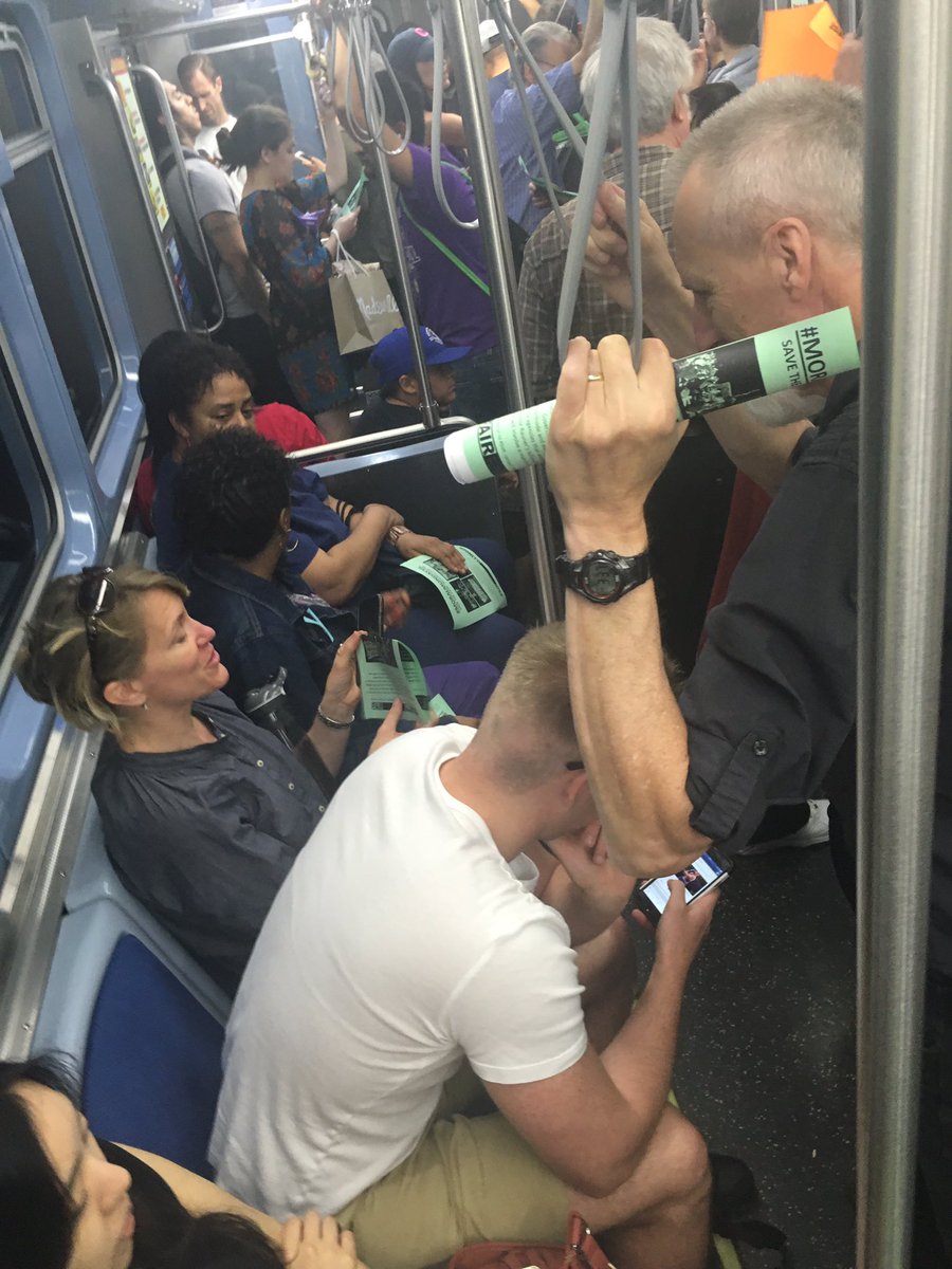 herstylishways's tweet photo. #ilbudgetnow #traintakeover #onenorthside #ilemergency #getloudIL #chicagostandup https://t.co/Uu6tHRdPgt
