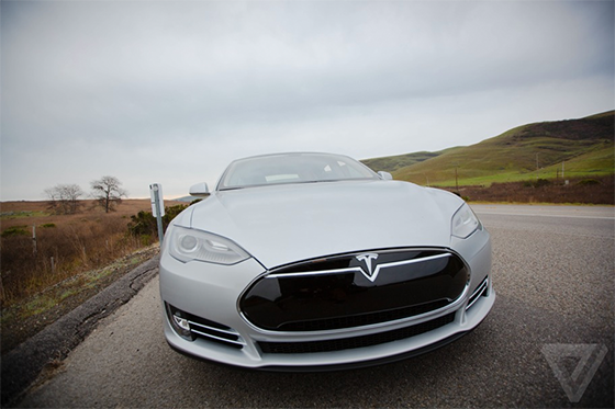 verge's tweet photo. Breaking: Tesla driver killed in crash with Autopilot active, NHTSA investigating https://t.co/ULFSWAazod https://t.co/6gNJYz1pCP