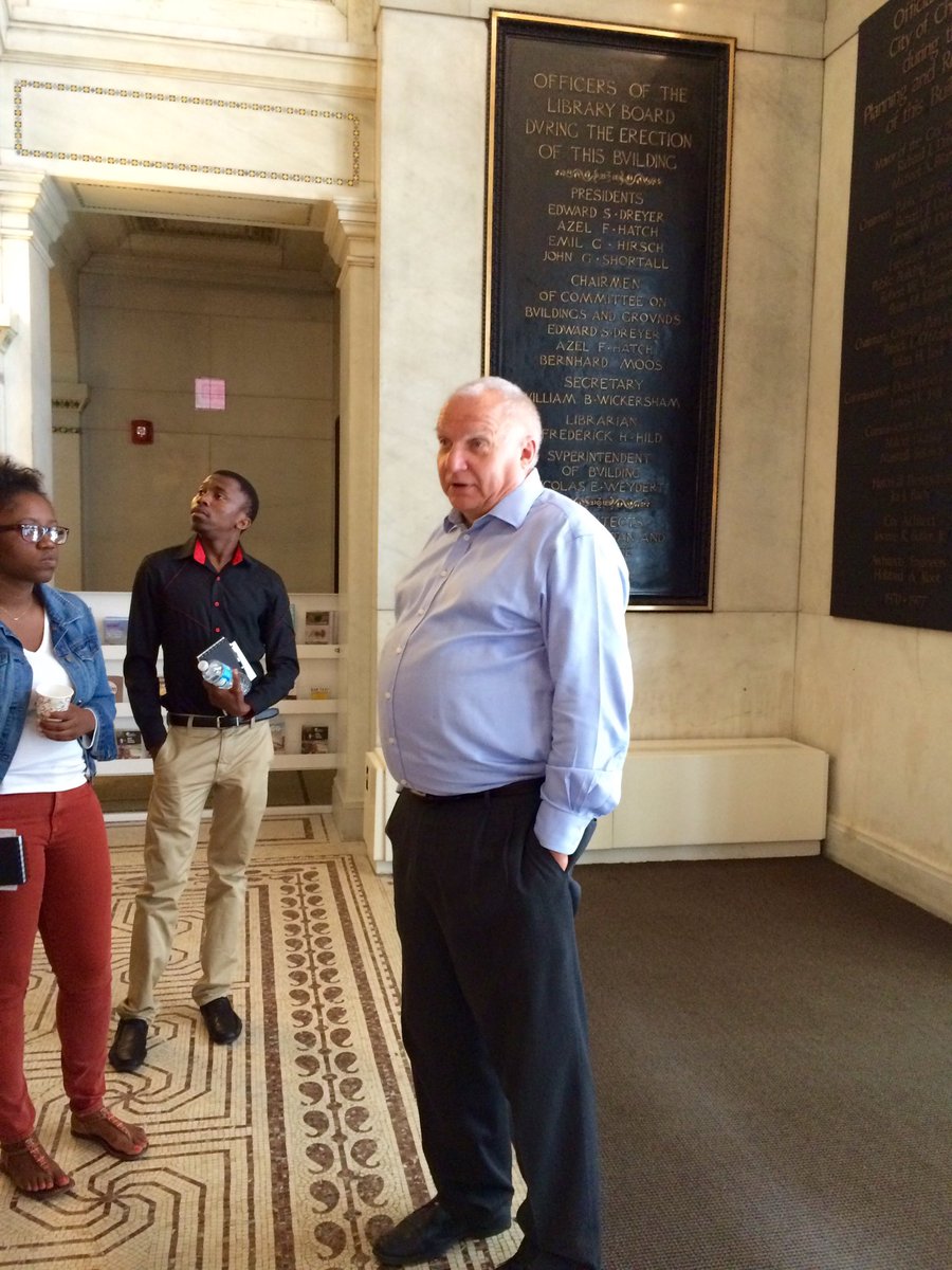 ymota's tweet photo. Luv when City's official Historian gives a tour. Great job Tim Samuelson #TeamDCASE @ChiCulturCenter @ChicagoDCASE https://t.co/5e1VmN6Hb9