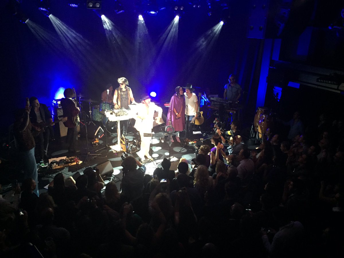 FlowParis's tweet photo. Et c'est @ArthurHofficial qui nous a rejoint ! Funky Time 💜💜 #ANightWithPrince https://t.co/eF2aAC0GIK