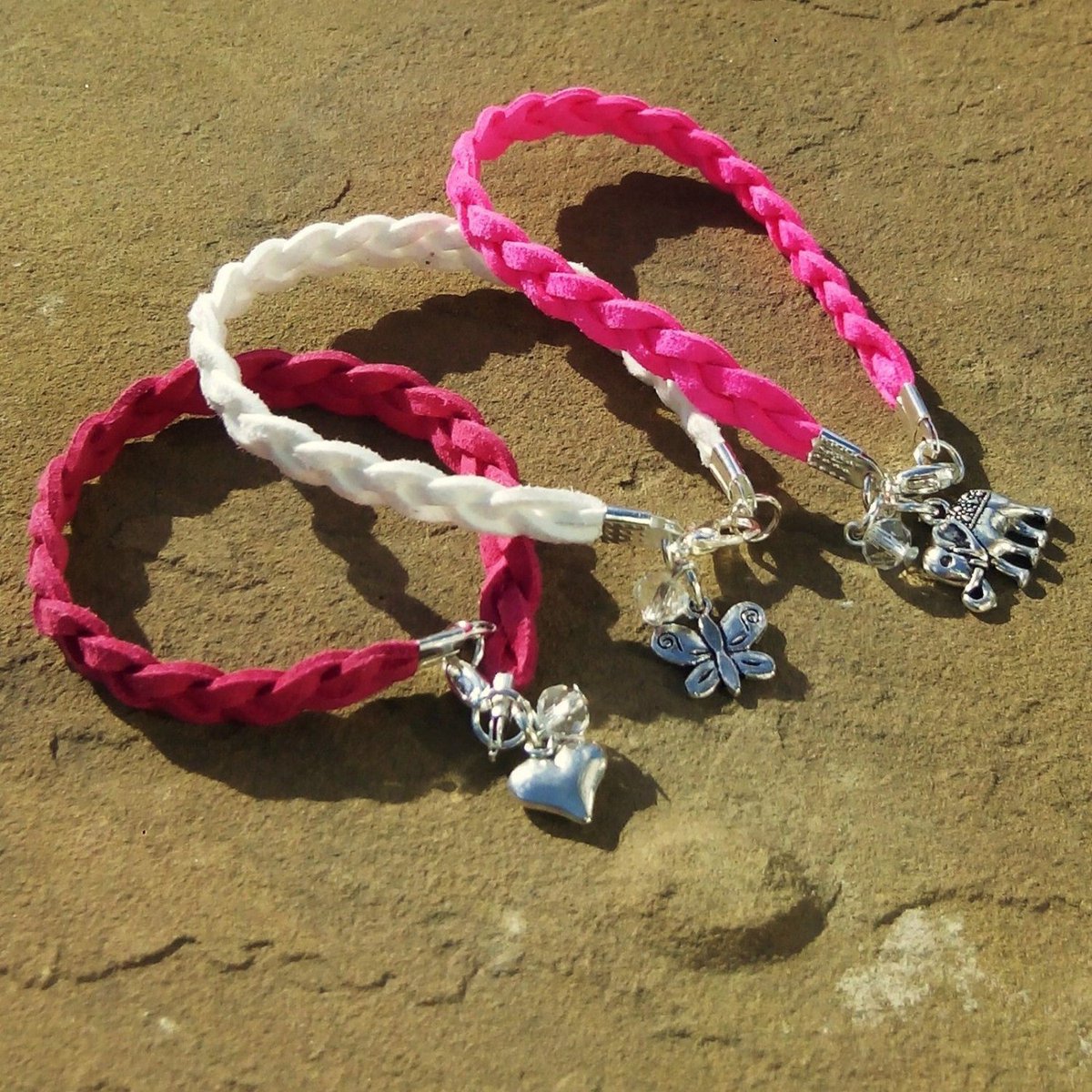 Vickymillington's tweet image. DIY Bracelet Kit - 3 Bracelet Kit Suede and Silver Pla… tuppu.net/234919fa #MillingtonsGifts #BraceletMakingKit