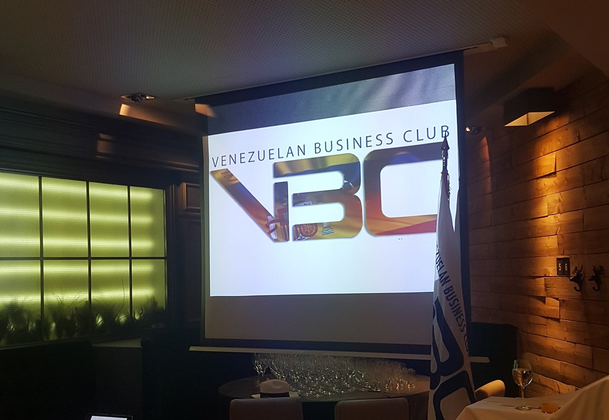 IEVenezuelaClub's tweet photo. @IEVenezuelaClub Presente en Nuevas Perspectivas Económicas con el Prof. @Rafaelpampillon gracias a @VenbcMadrid https://t.co/k4vQ1CHDoH