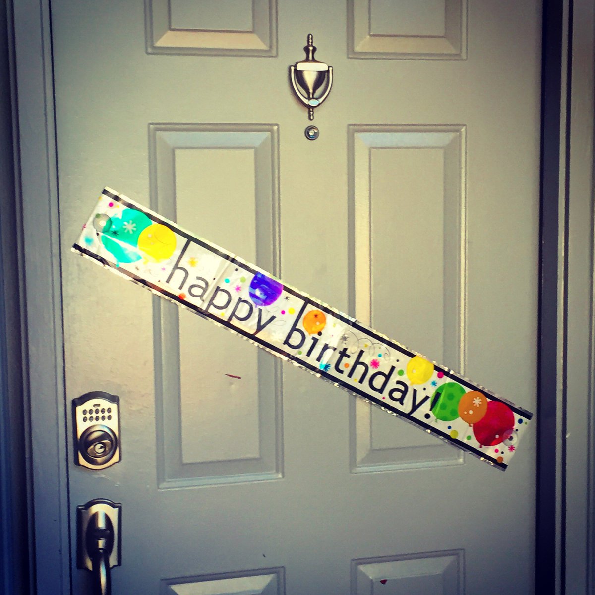 MagnaSpot's tweet photo. MagnaSpots are great for hanging signs and decorations! #decorate #decorations #party #birthday #celebrate https://t.co/gM1JYuFiLS