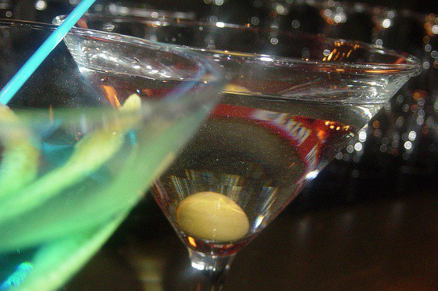 Celebrate #thirstyThursday with the top 5 most Googled #cocktail #recipes. #martinis ow.ly/9tjm301L1pP