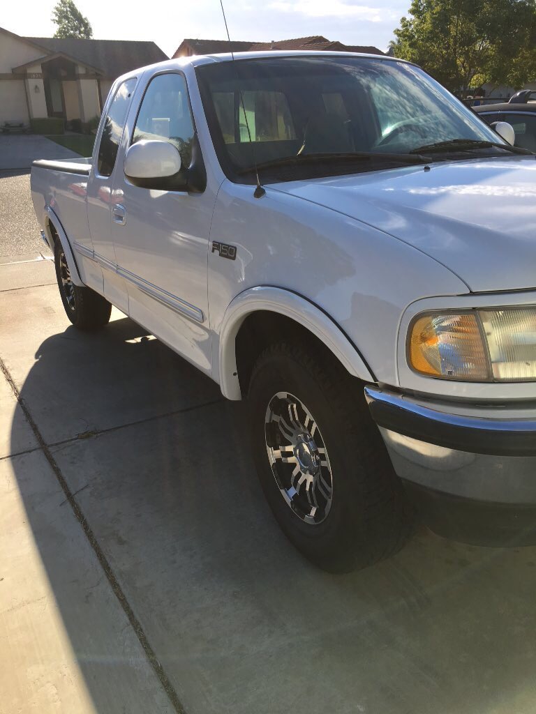 F150Nation's tweet photo. '97 LARIAT revamped 💎 ( @jmegee412 ) https://t.co/YBLTCOK4f9