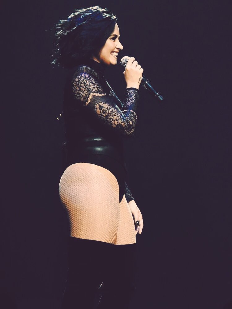 gvmackay70's tweet photo. "@infosddl: Um corpo é um corpo! 🔥 https://t.co/DFdc2pmxfX"