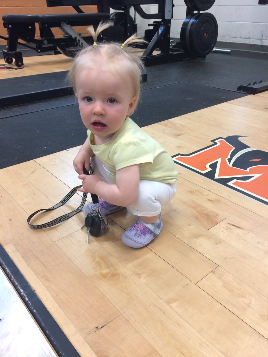 CMTSwanson's tweet photo. Getting her squats in! #ProudDadMoment #GreatDepth https://t.co/gm1dV9jper