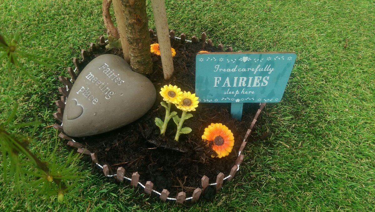 Wee_Oscar's tweet photo. "Oscar's Garden", created at his old playgroup and opened today. So special, we are blown away! ❤ #TeamOscarForever https://t.co/urUI6dh4vT