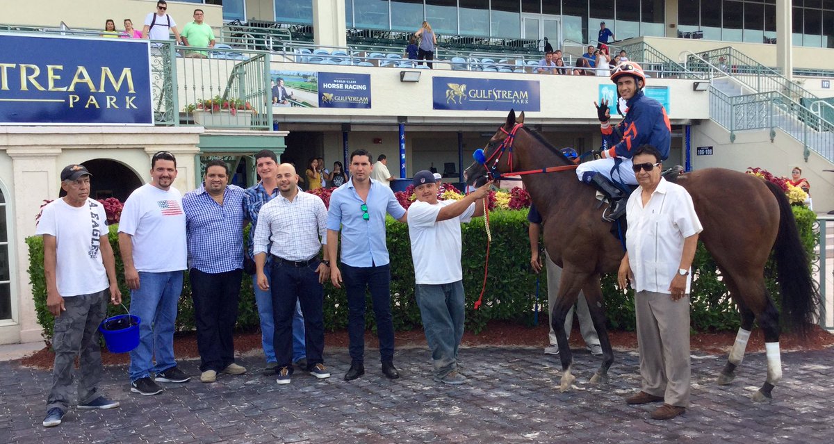 Ana's Pride wins a tight finish in race 8 for trainer Mario Morales, 3rd win today for Leonel Reyes! #HatTrick