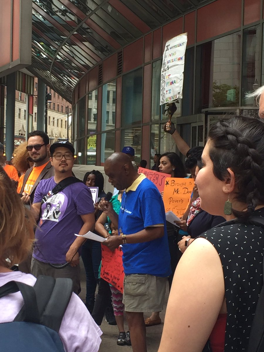 SeniorCaucus's tweet photo. @GovRauner DON'T cut our senior services! RAISE REVENUE, NO CUTS #ILemergency #ILbudgetnow https://t.co/qMpI4hSTyL