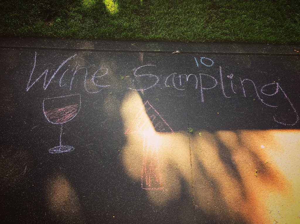 basicbitchwine's tweet photo. It's a great day to come to the Bellevue market and drink some good vino 💁🏼💋🍷 come see us from 3-7!! #basicbitchwine https://t.co/pVKUHCPw7i