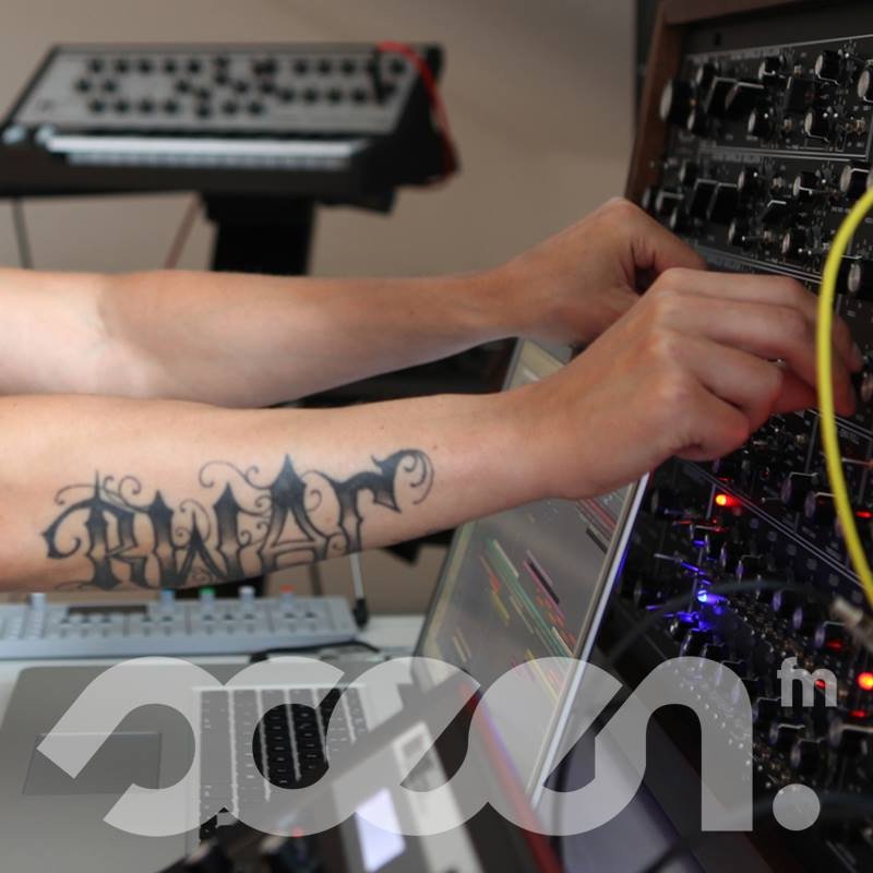 show tip for friday evening - 10 PM

Mario Hammer &amp; and The Lonely Robot / @TraumRecords