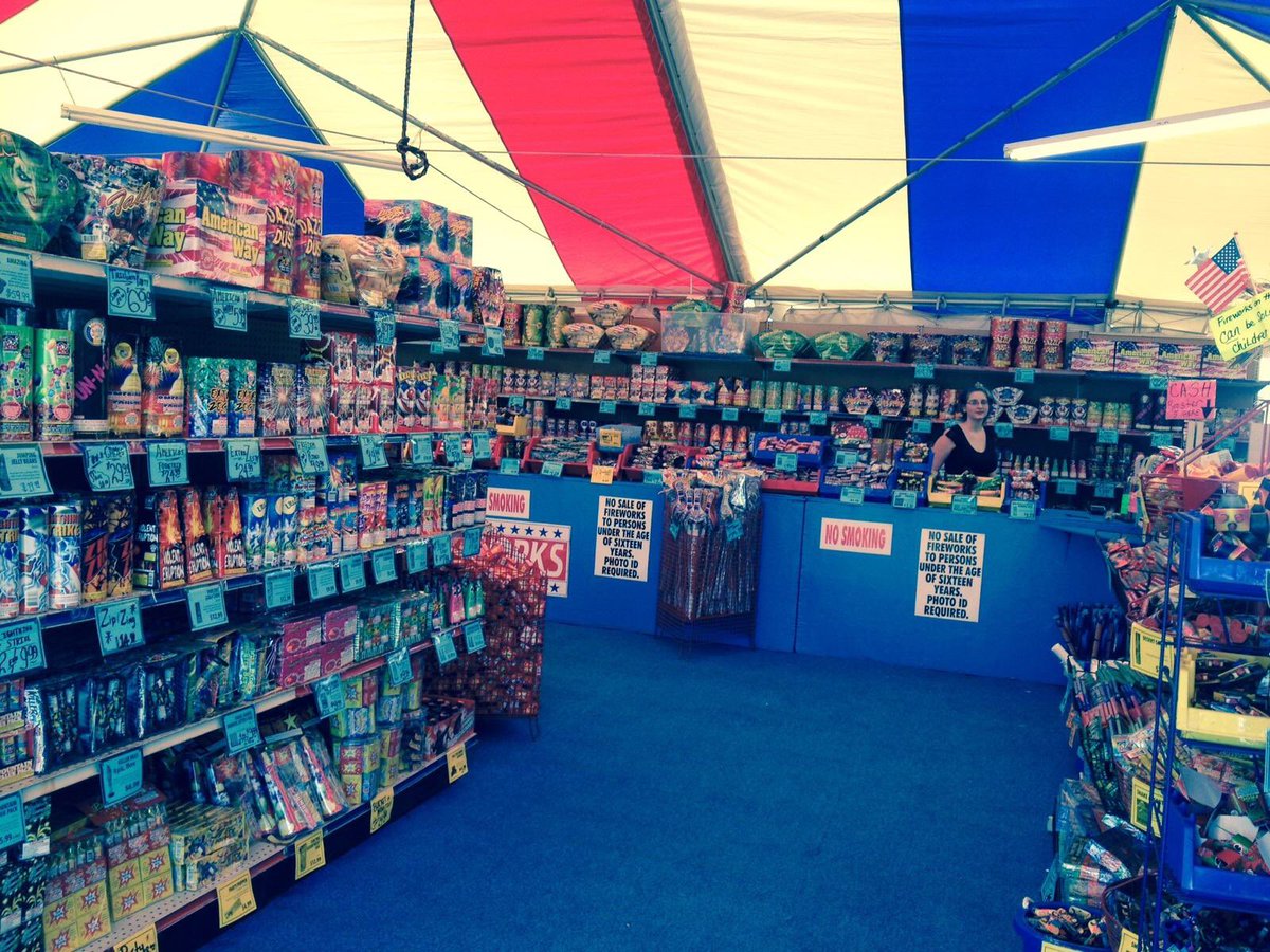 WesternFirework's tweet image. Come visit Tim &amp;amp; Cherie in Grants Pass, Oregon for your fireworks celebration. #fireworks #IndependenceDay