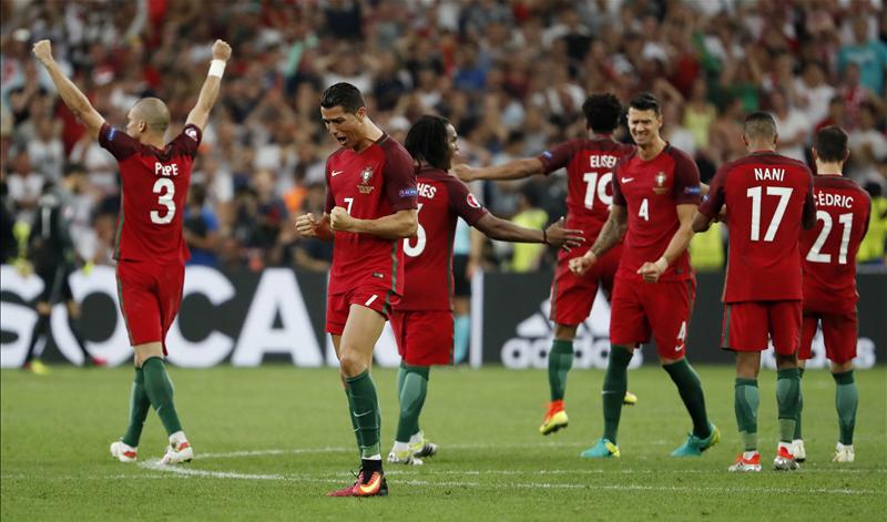 Польша португалия. Лига польши. 5-1 португалия. Португалия против польши. Польша и португалия это одно и тоже или нет.