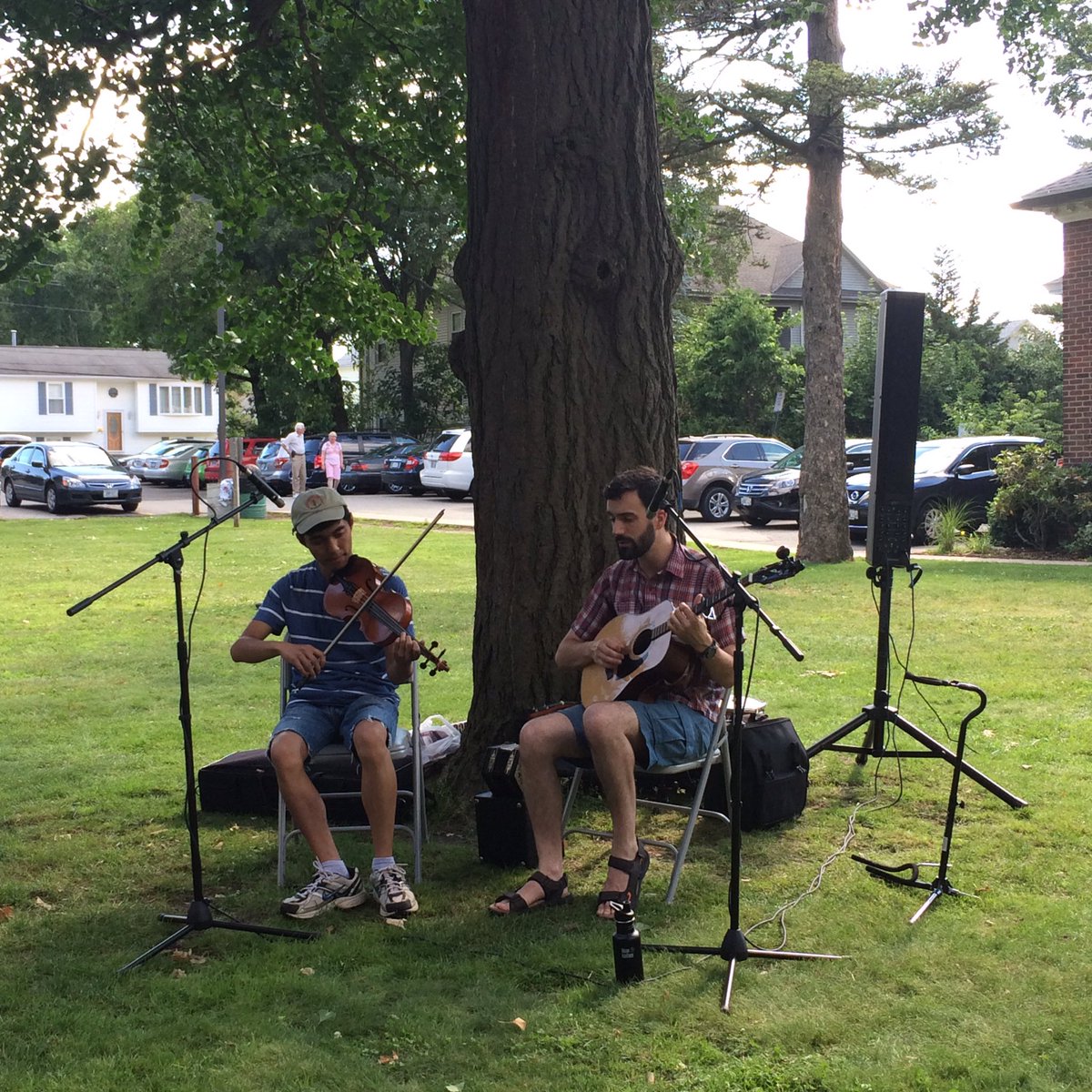 WeaverLibrary's tweet photo. Thanks to The Vox Hunters! #folkfordays #weaverlibrary #farmersmarket https://t.co/gdJihpDzYR