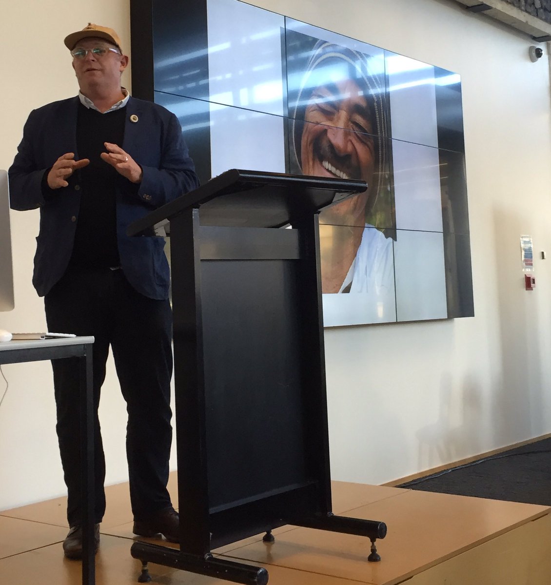 Int_FoodDesign's tweet photo. @AlBrownChef shares his thoughts on New Zealand #cuisine day three #fooddesign2016 @OtagoPolytech @Lovedunedin https://t.co/KXeItT7O3i