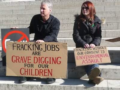 Jedi4Revolution's tweet photo. #FrackIsWhack #ThursdayThoughts We're all #Fracked if we don't #keepitintheground #NeverHillaryNeverTrump https://t.co/jOZc9NVM4D