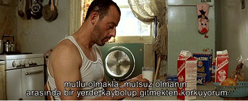 Mutlu olmakla, mutsuz olmanın arasında bir yerde
kaybolup gitmekten korkuyorum.
#leon #replik