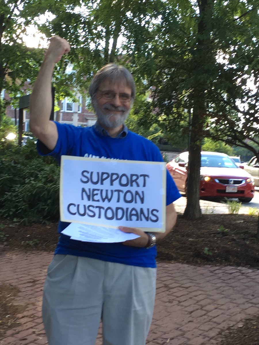 ProgressiveNewt's tweet image. In Newton Centre supporting #NewtonSchoolCustodians #NoOutsourcing