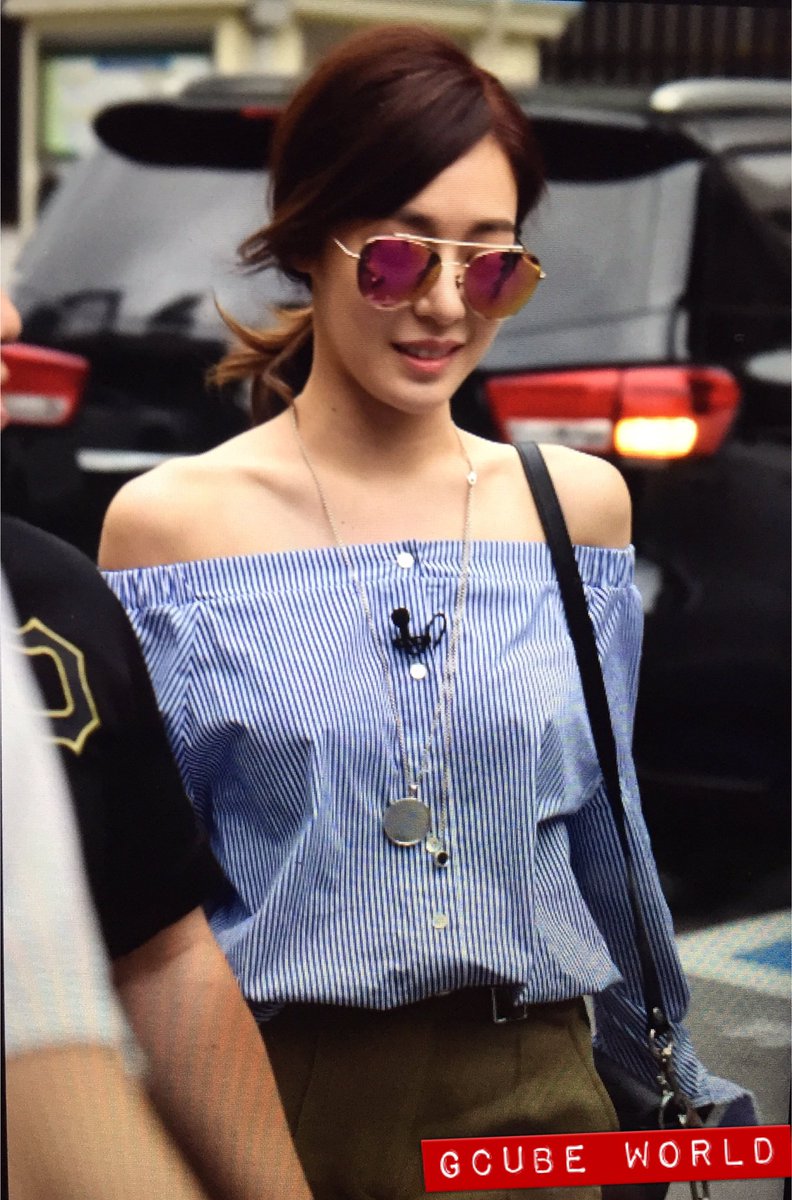 [PIC][01-07-2016]Tiffany xuất hiện tại tòa nhà KBS để quảng bá cho "SHUT UP" CmOzJmdUoAAVDW7