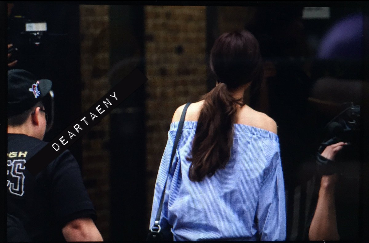 [PIC][01-07-2016]Tiffany xuất hiện tại tòa nhà KBS để quảng bá cho "SHUT UP" - Page 2 CmOzocJUYAA4LHX