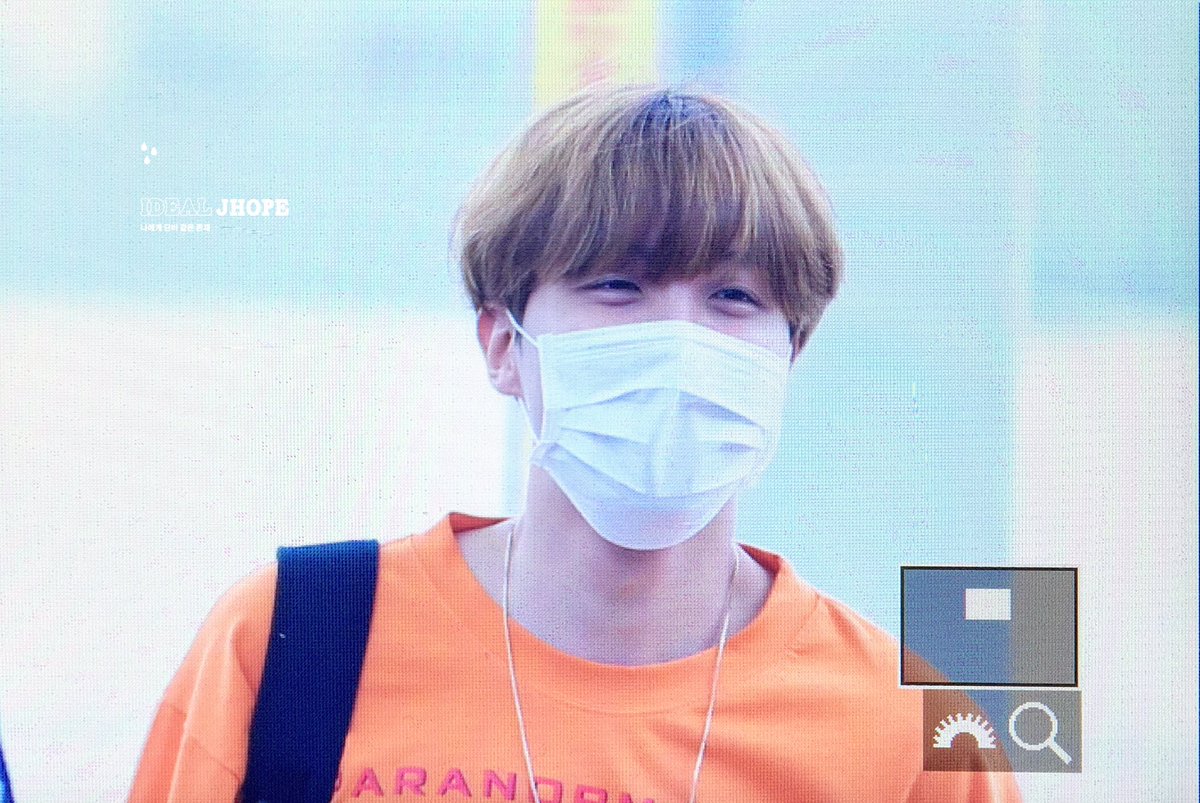 IdealJHope's tweet photo. 160701 인천출국 #방탄소년단 #제이홉 #정호석 #홉이 @BTS_twt 
둘이 넘넘 기요웡 ㅋㅋㅋㅋㅋㅋㅋㅋㅋ😆 https://t.co/9XS5CimFmD
