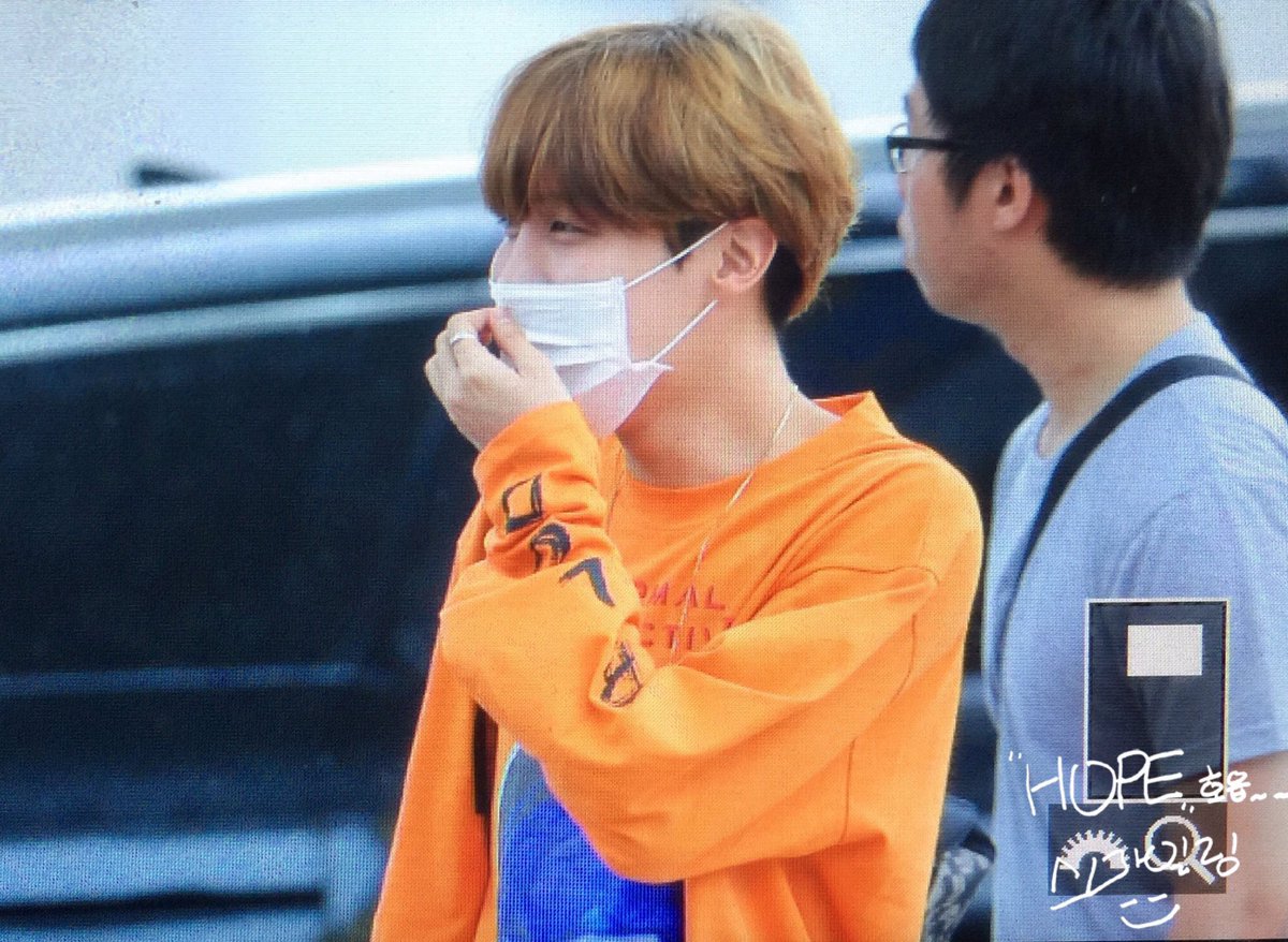 hoseoksmiling's tweet photo. he's wearing a mask but u can still see the smile in his eyes :') https://t.co/0oEHf781lQ