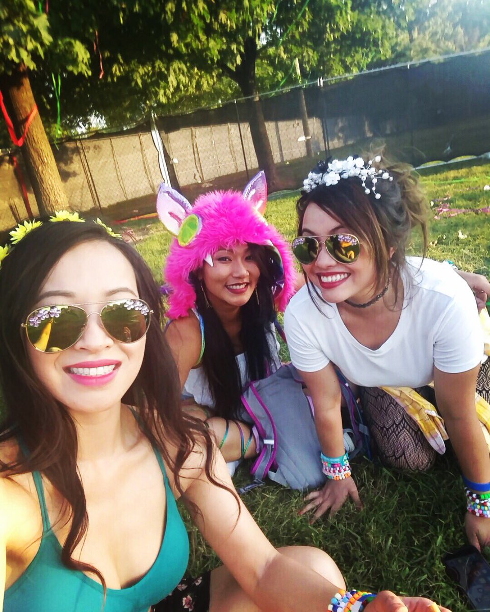 Mizcamboo's tweet photo. Not so tbt but tbt #samf2016 โค๏ธ๐ family #PLURFamily https://t.co/6Bctme2w1G