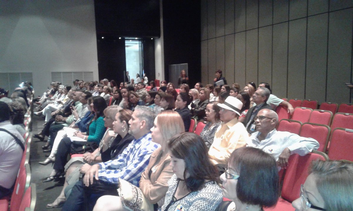 eacademico's tweet photo. Extraordinaria organización , conferencistas y compartir d teoría #FuerzaCerebro un Bocado d Cardenal @ConferenciaM https://t.co/474SXojTkV