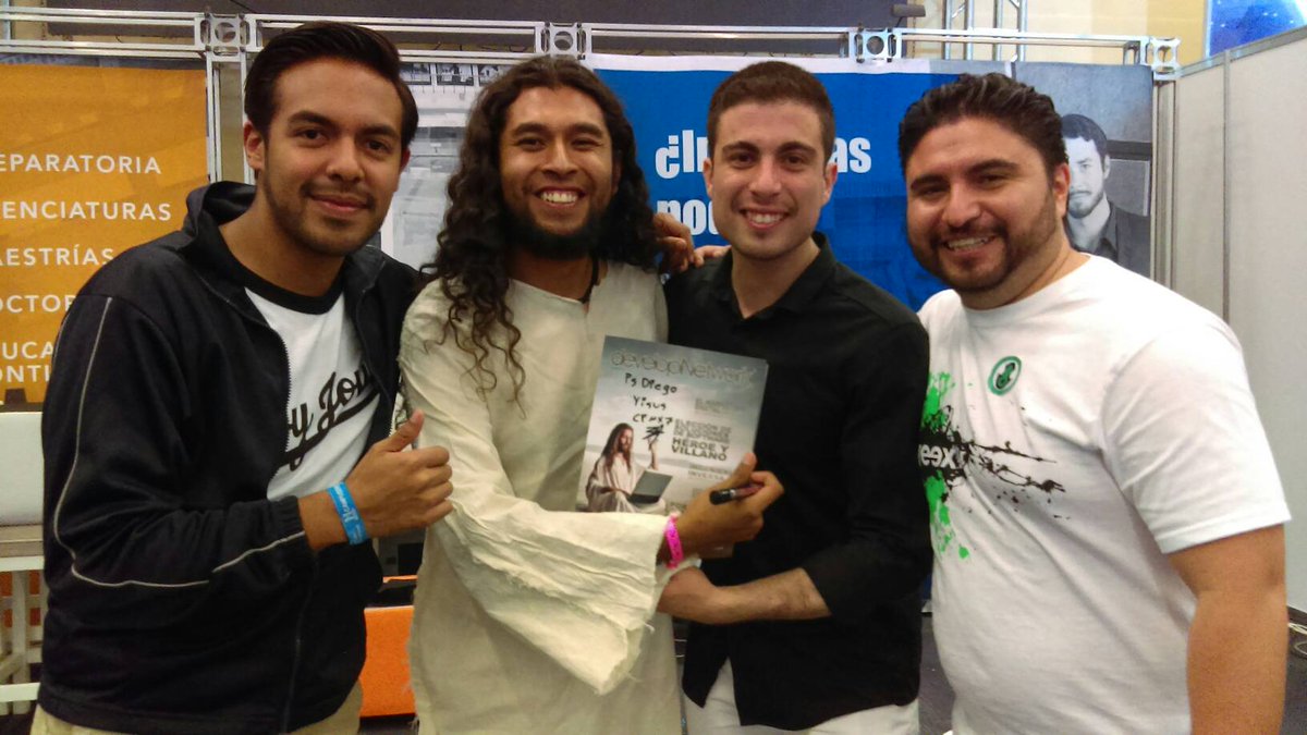 FraternityAd's tweet photo. Yisus esta firmando autógrafos en tu revista #developNetwork en #CPMX7 BÚSCALO https://t.co/oc99tO04TC
