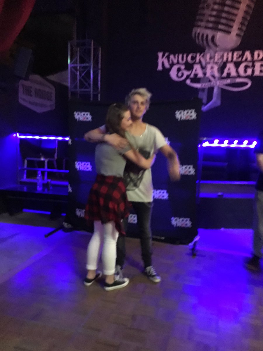 FlyAwaySara's tweet photo. I have never met a more humble, beautiful human being. Thank you for an amazing night. https://t.co/GkclCaIENK