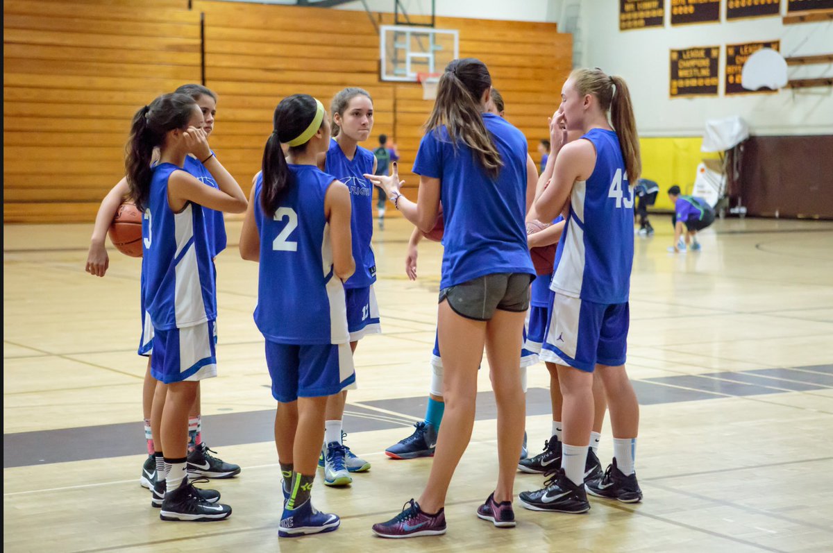 cal_flight's tweet photo. #calflight #family #basketball https://t.co/6QV0gyrEiq