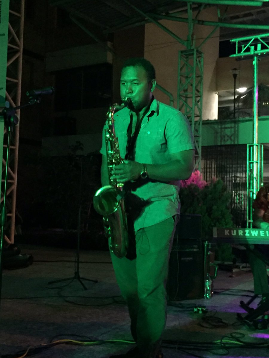 usembassyguate's tweet photo. Saxofonista y vocalista #ChrisNeal es de #Chicago y le encanta #Blues #Jazz #Soul #Motown y #RocknRoll https://t.co/g2zMJ3d2AM