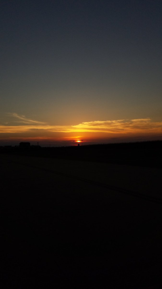 logan_hutto's tweet photo. Got to see @PhiMed2 land back at home base at mckinney national today (ft. Airport sunset) https://t.co/7HUG4VsRir