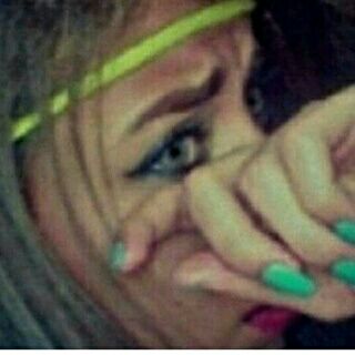 و تبقى الذكريآآت قصصاً صآآمته تركت بقلوبنآ اثراً لا يزول💔