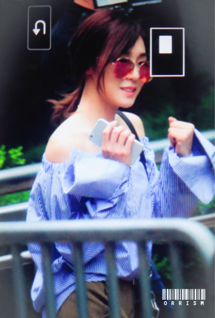 [PIC][01-07-2016]Tiffany xuất hiện tại tòa nhà KBS để quảng bá cho "SHUT UP" - Page 2 CmPAtLNUYAA64Te