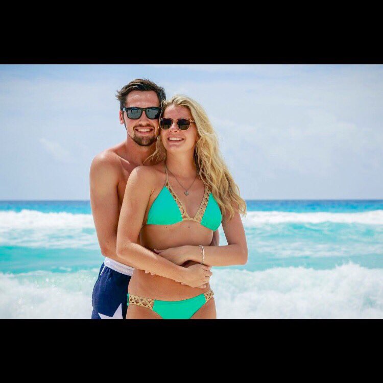jrdeaton15's tweet photo. 2 1/2 years with my girl 😍 I love you https://t.co/sWAYH1RdnF