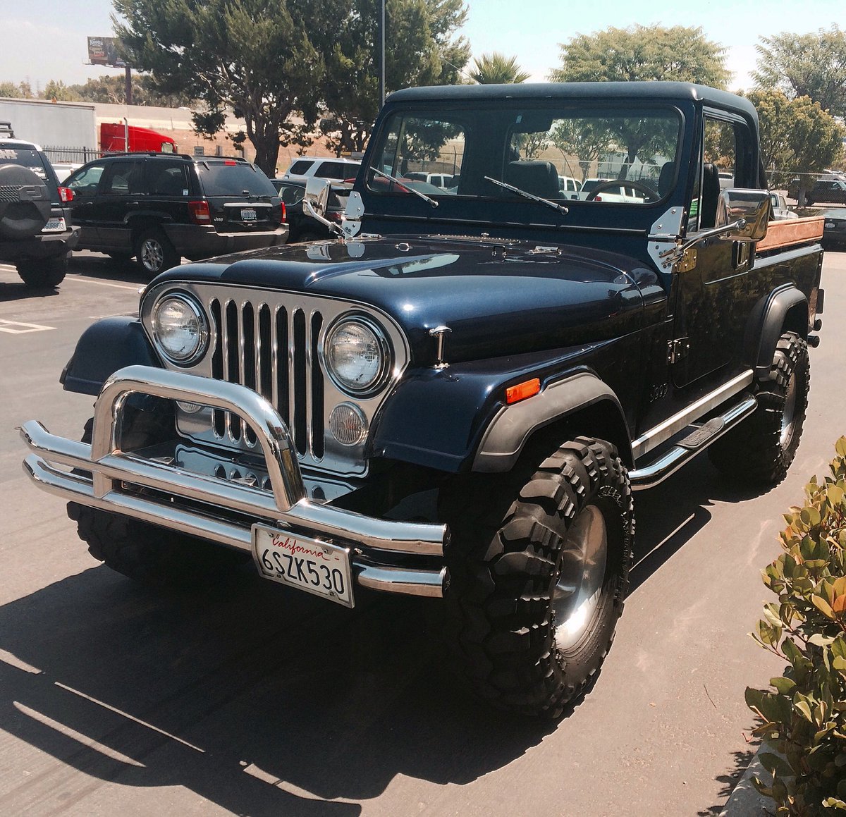 4WheelParts's tweet image. Here's a clean #Jeep CJ-8 #Scrambler we spotted at our headquarters that is straight out of the 80s. #CJ8 #Throwback
