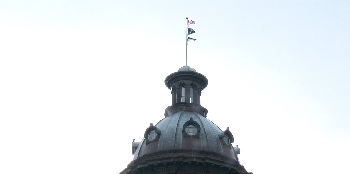 wpdeabc15's tweet photo. The CCU flag is flying high over the S.C. State House. Way to soar, Chanticleers!#ChantsUp #CCUinOmaha (Photo: WACH) https://t.co/ZKjECafgBC
