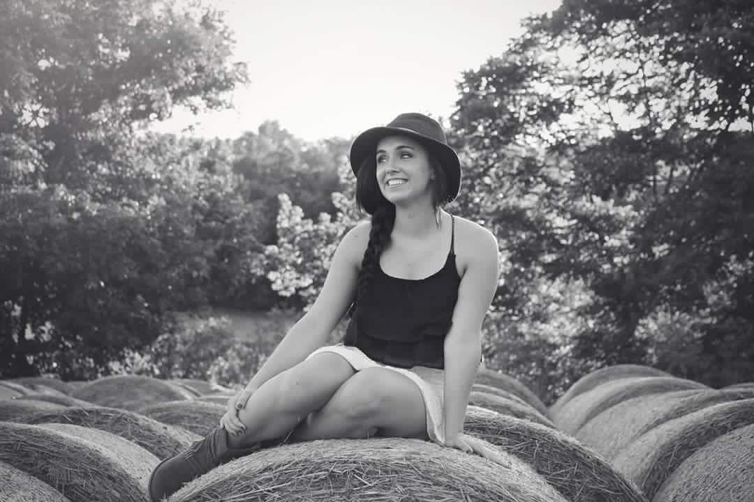 DesSlone's tweet photo. Holly Gee photography :) #seniorrep https://t.co/PAgyEvL2lI