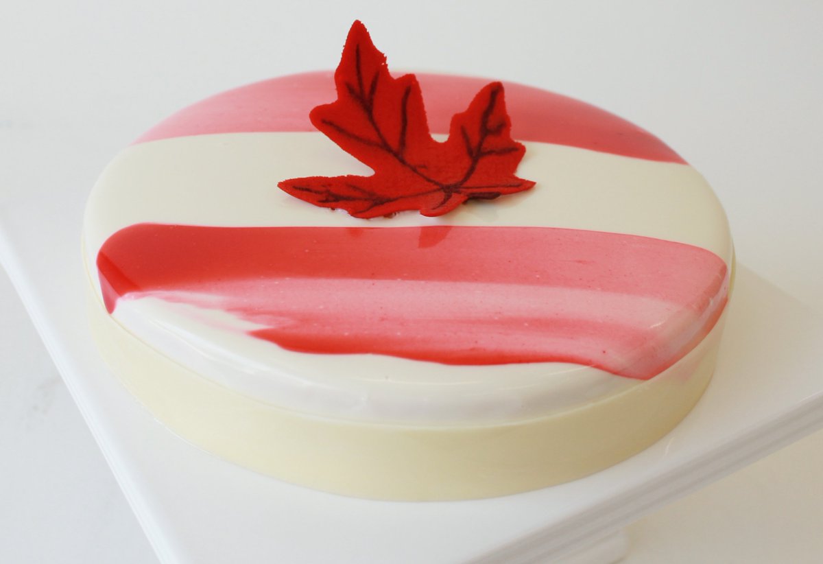 DGbyBG's tweet photo. #happycanadaday Beauty, eh? @bonniegordonclg @TheCakeDean @AugustInBloom @tofoodies_  @taste_toronto @foodismTO #yum https://t.co/wsVVlOXkqc