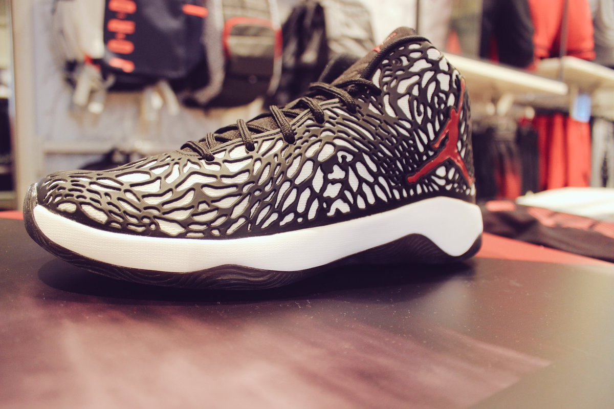 BIG_HASS's tweet photo. Dope kicks by @Jumpman23 #DXB23 https://t.co/09T9mATk4r