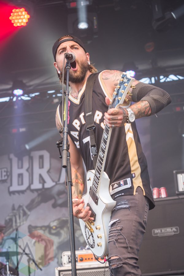 ObeyTheBrave's tweet photo. 💀🍁 // #obeythebrave #epitaphrecords #teamdistort #goodfightmanagement #espguitars // 📸 by @Aesthetic_Mag https://t.co/c5j4qPHmDa